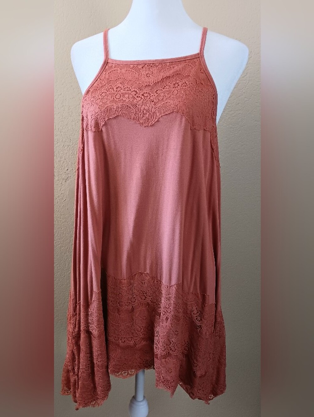 Torrid 1 Gorgeous Lace Trim Tunic Tank Top Goddess Stretchy Peach Coral 1X Swing